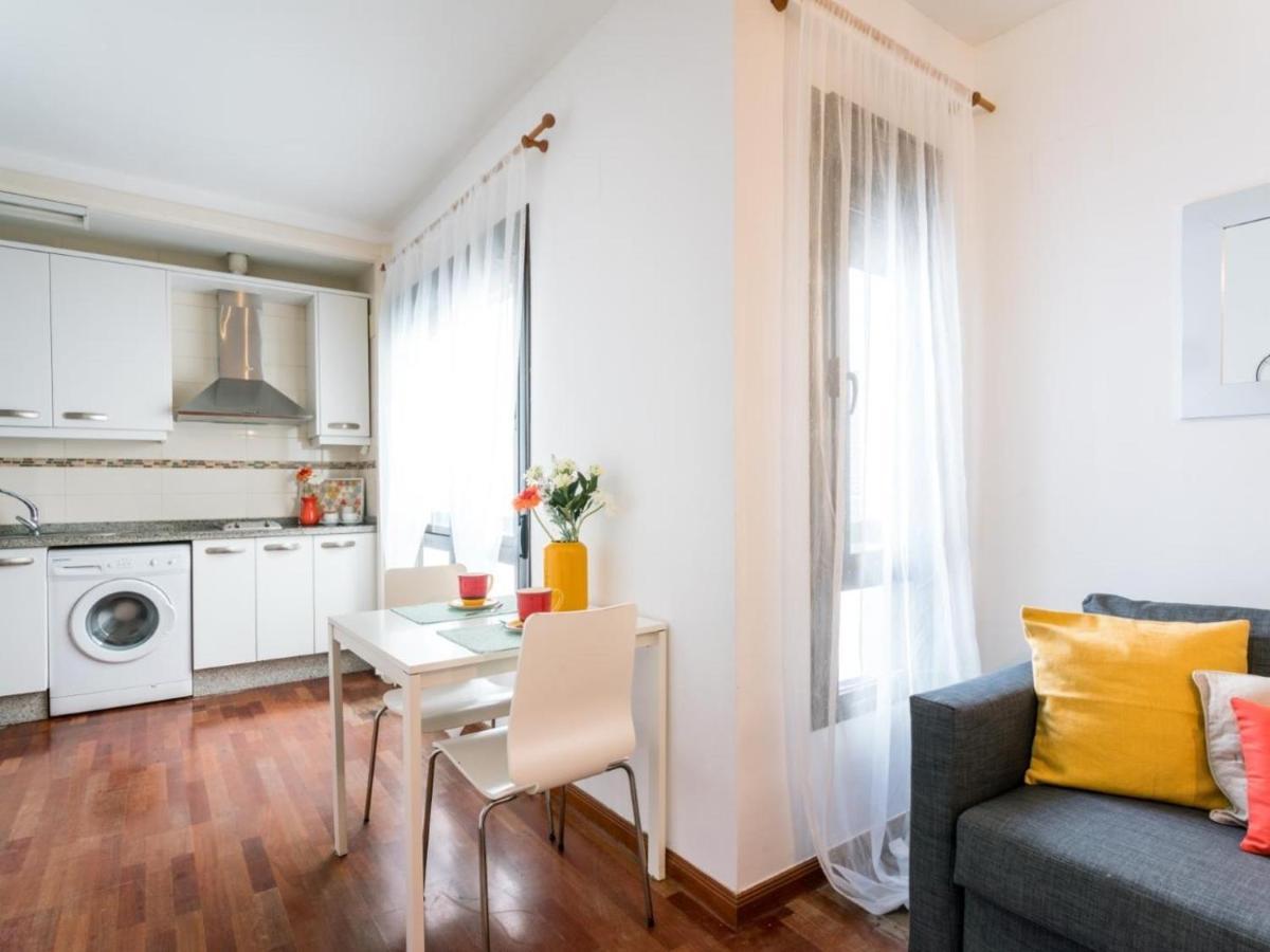 Holi-Rent Santa Marina Apartment Seville Exterior photo