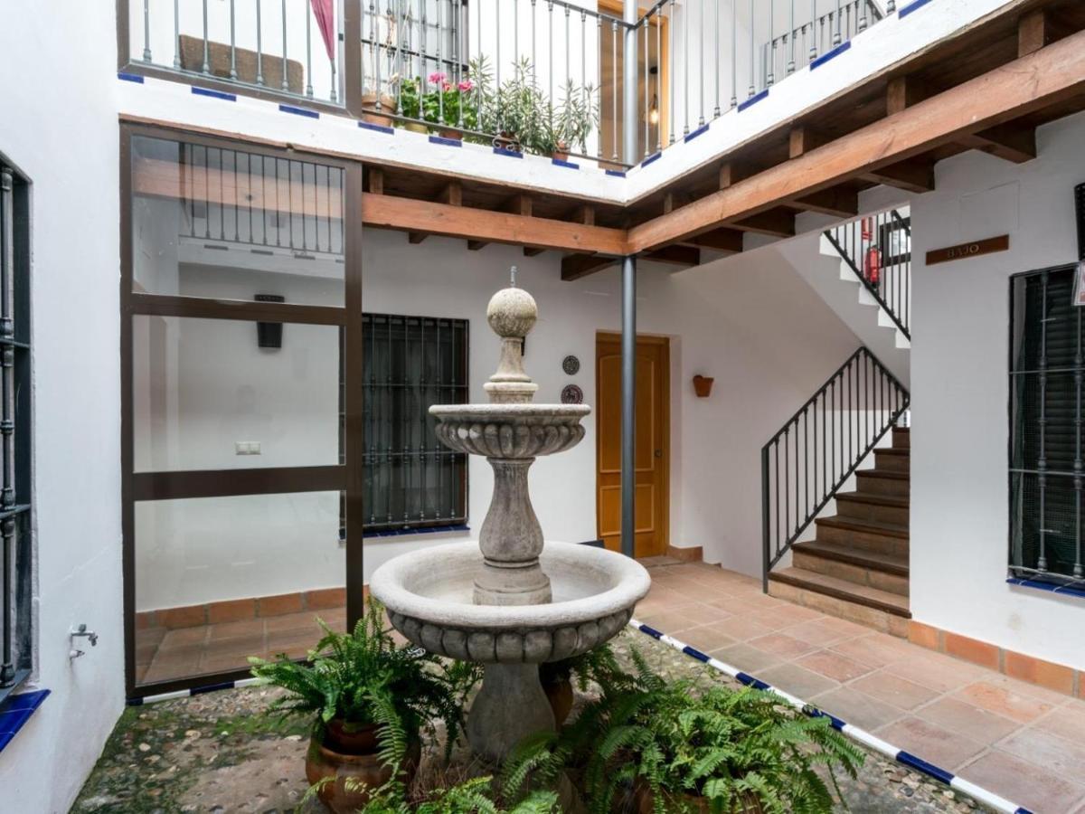 Holi-Rent Santa Marina Apartment Seville Exterior photo