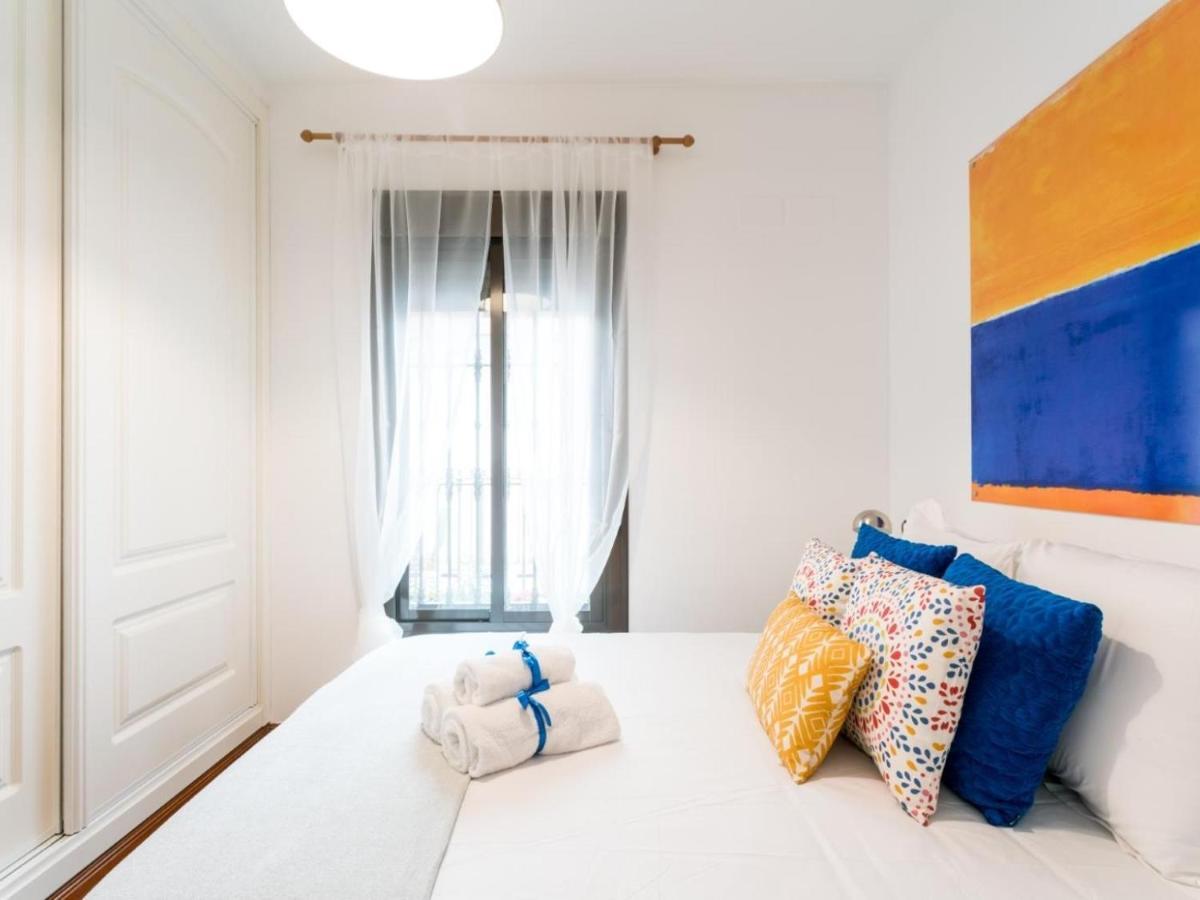 Holi-Rent Santa Marina Apartment Seville Exterior photo